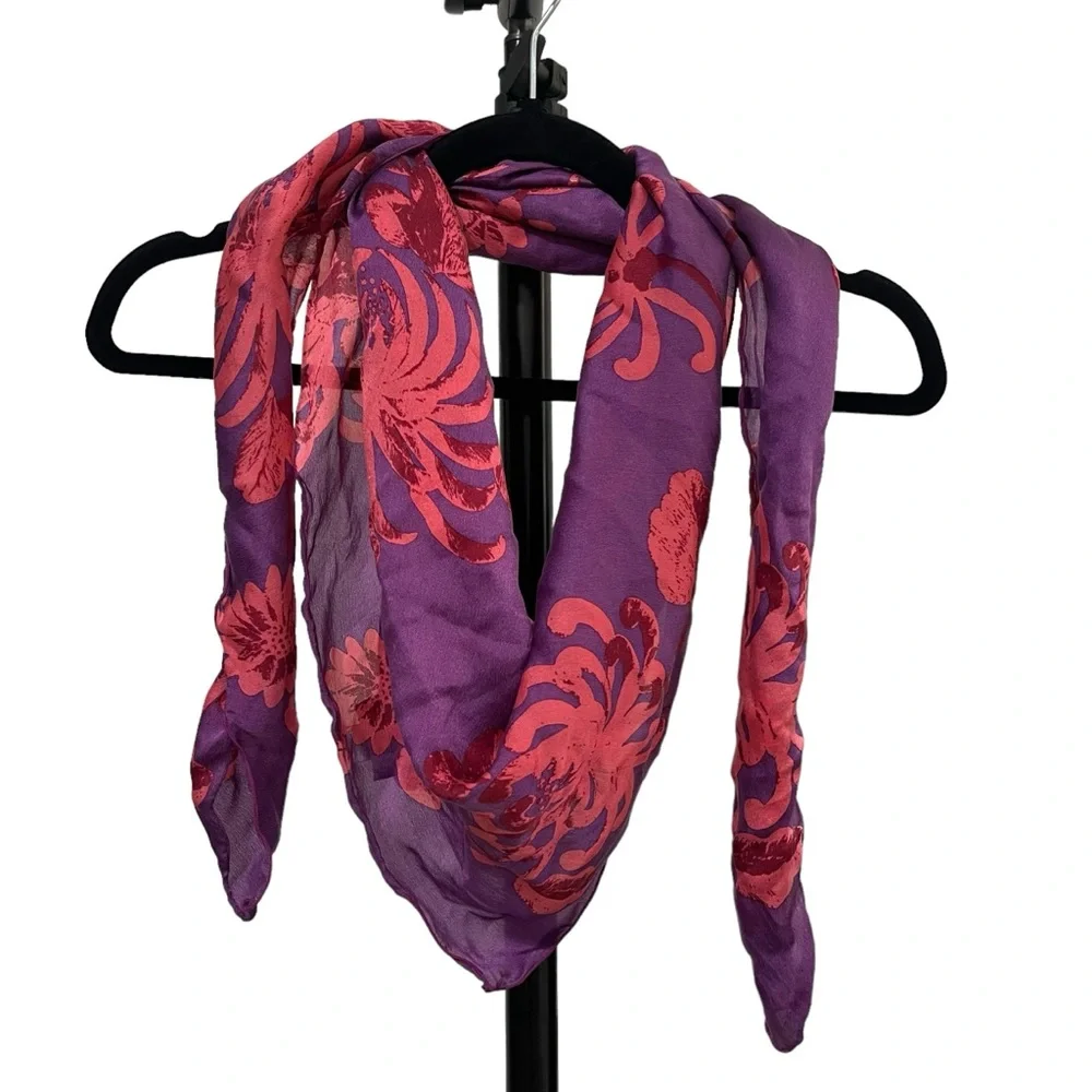Shanghai Tang 100%‎ Mulberry Silk Scarf